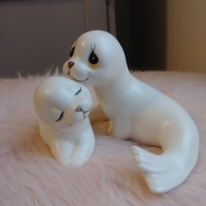 Vintage Kitsch Oxford Seal Figurine Set